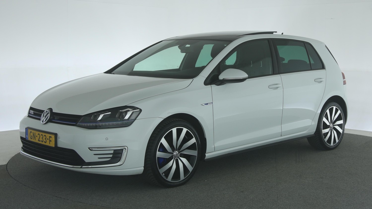Volkswagen Golf Hatchback 2015 GN-233-F 1