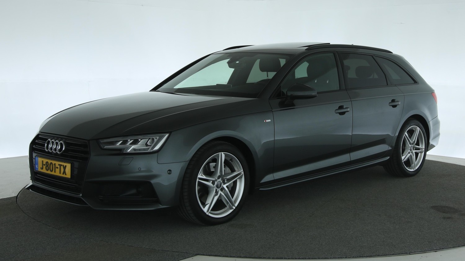 Audi A4 Station 2017 J-801-TX 1