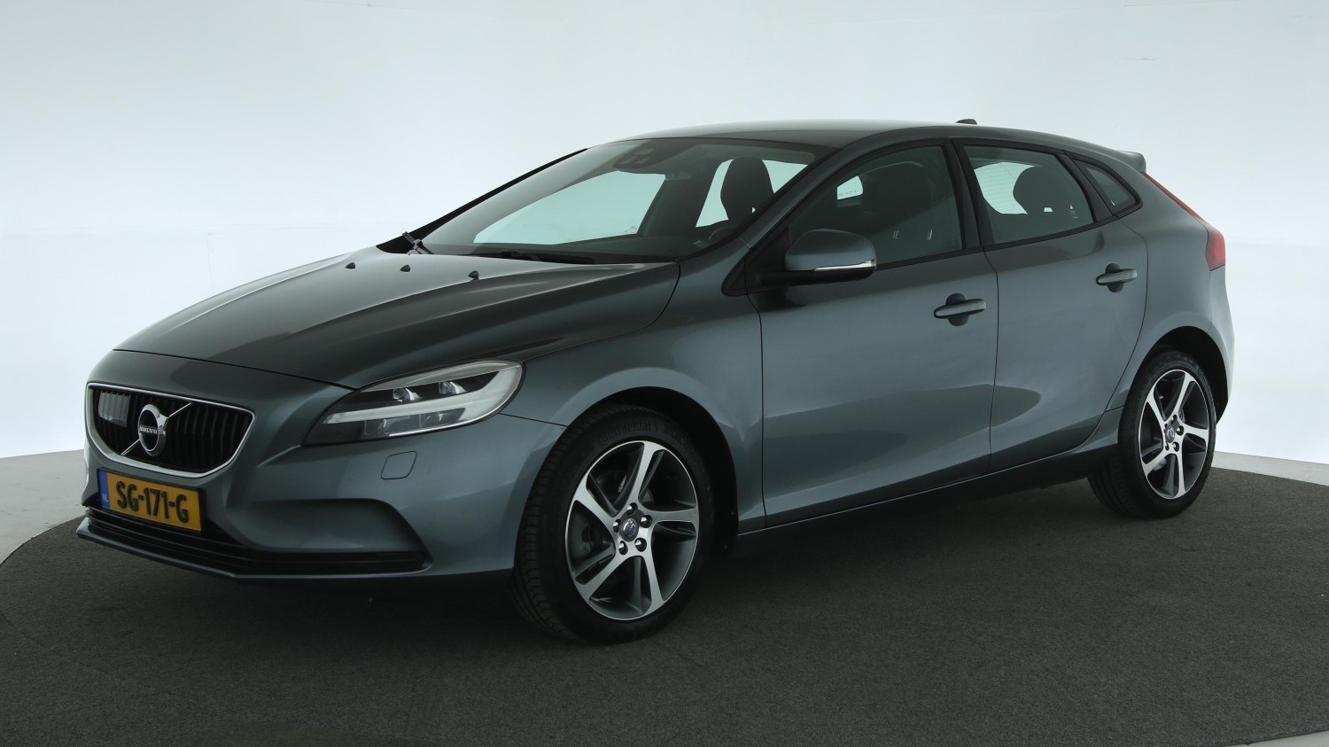 Volvo V40 Hatchback 2017 SG-171-G 1