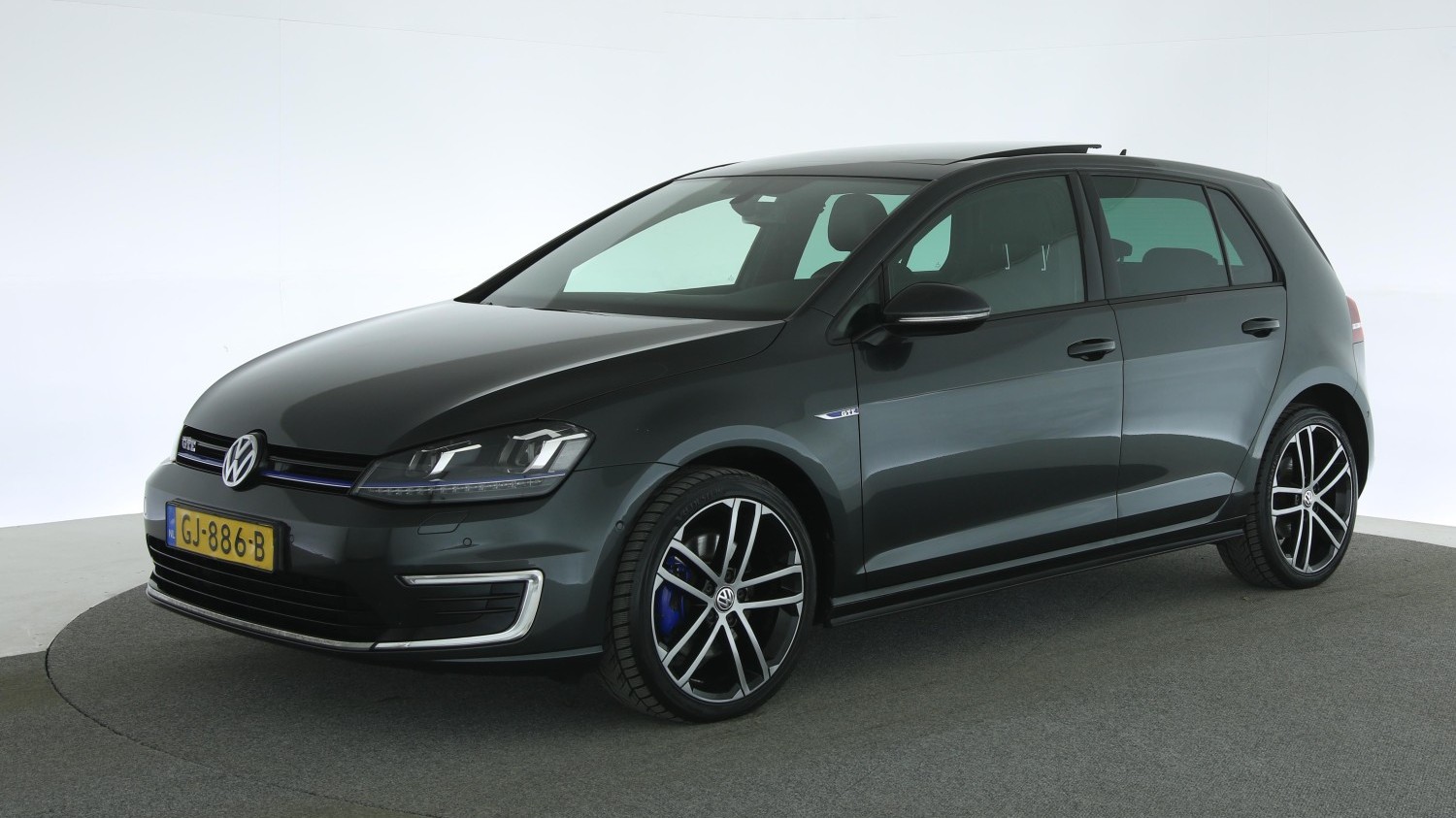 Volkswagen Golf Hatchback 2015 GJ-886-B 1