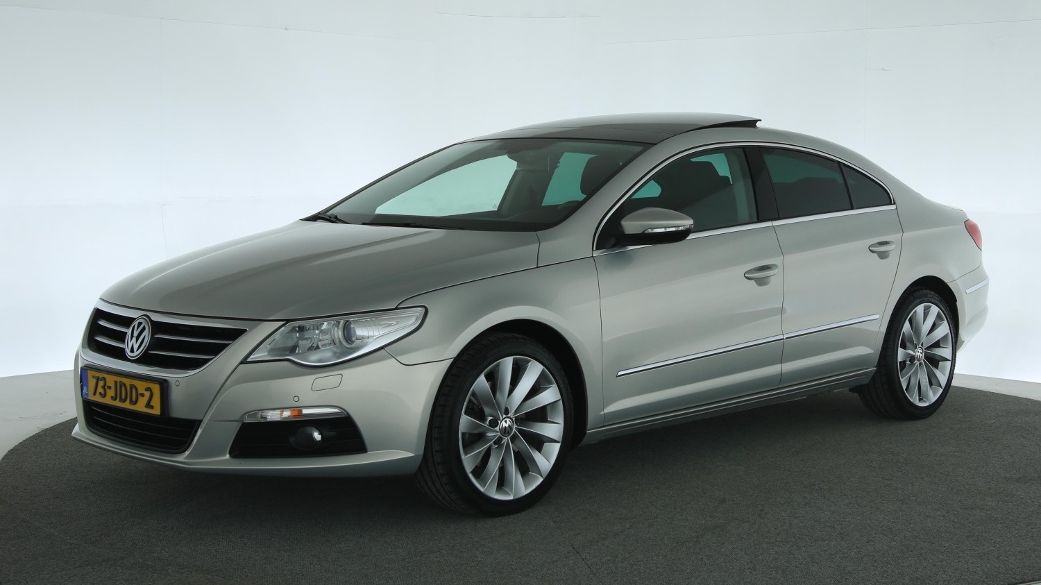 Volkswagen Passat Sedan 2009 73-JDD-2 1