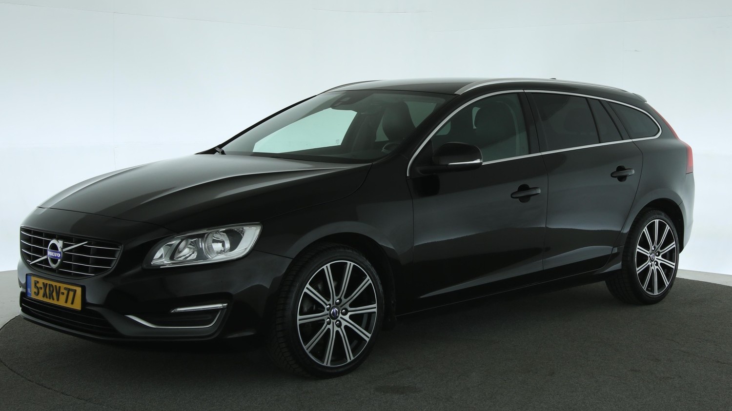 Volvo V60 Station 2014 5-XRV-77 1