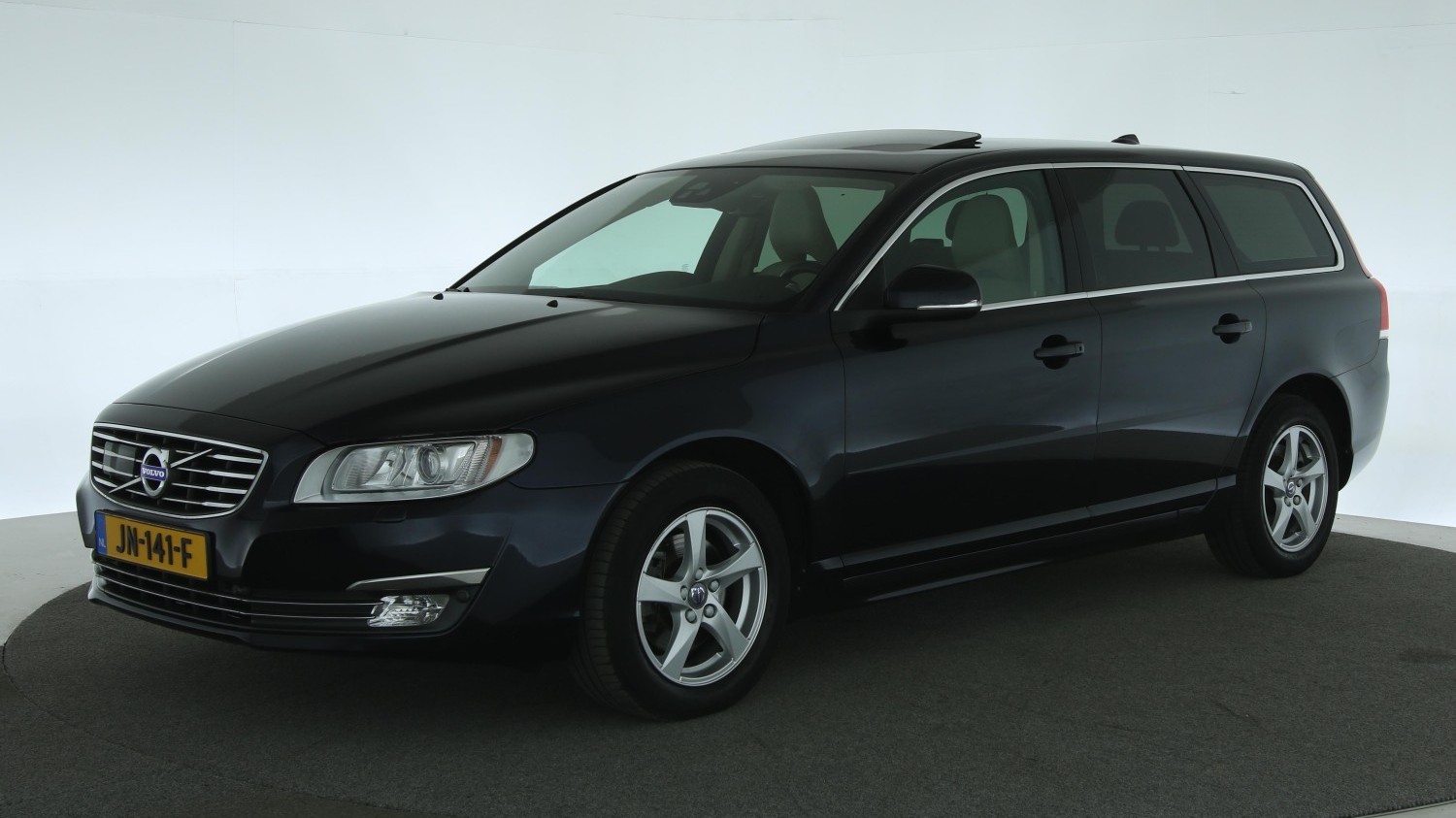 Volvo V70 Station 2016 JN-141-F 1
