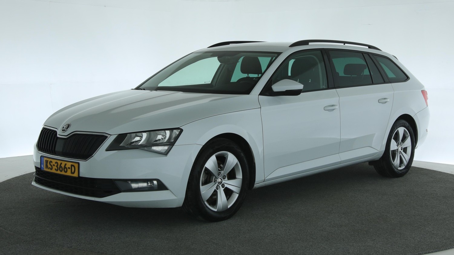 Skoda Superb Station 2016 KS-366-D 1