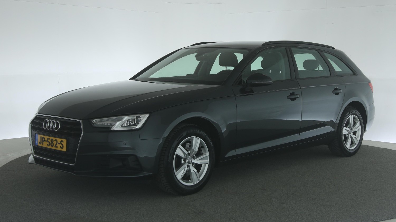 Audi A4 Station 2016 JP-582-S 1