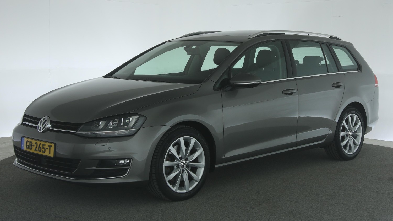 Volkswagen Golf Station 2015 GB-265-T 1