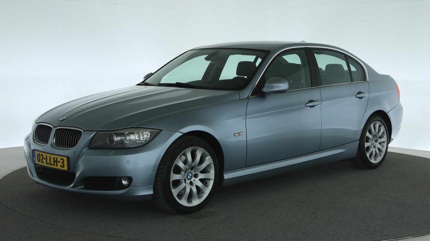 BMW 3-serie Sedan 2010 02-LLH-3 1