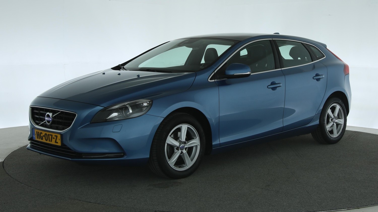 Volvo V40 Hatchback 2015 HG-017-Z 1