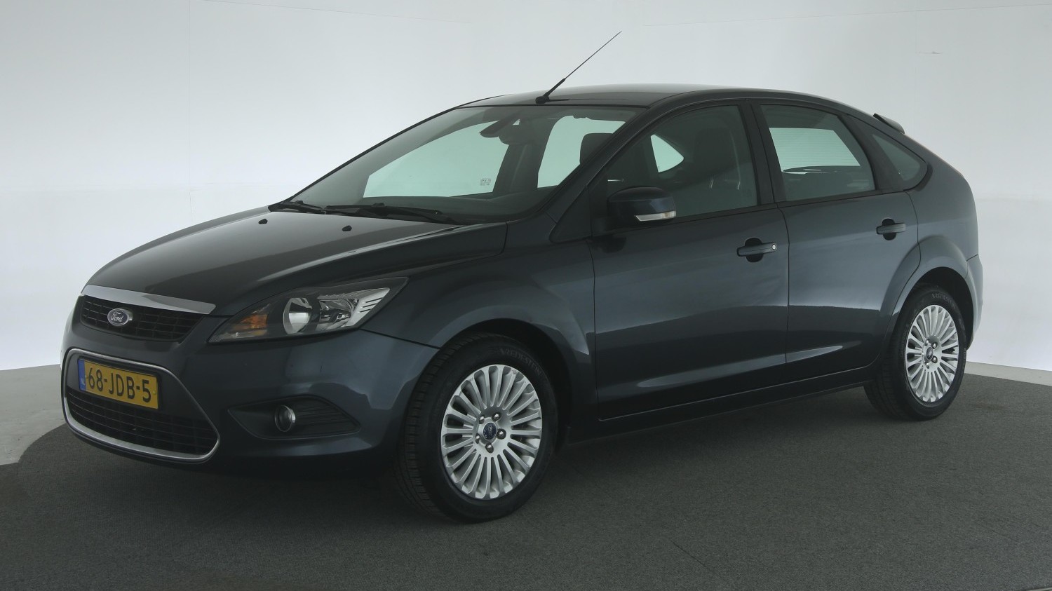 Ford Focus Hatchback 2009 68-JDB-5 1