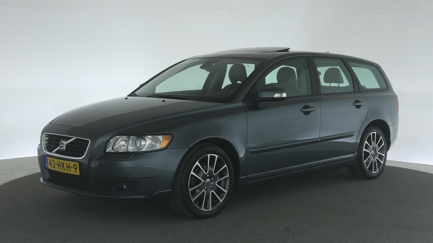 Volvo V50 Station 2009 43-HKH-9 1