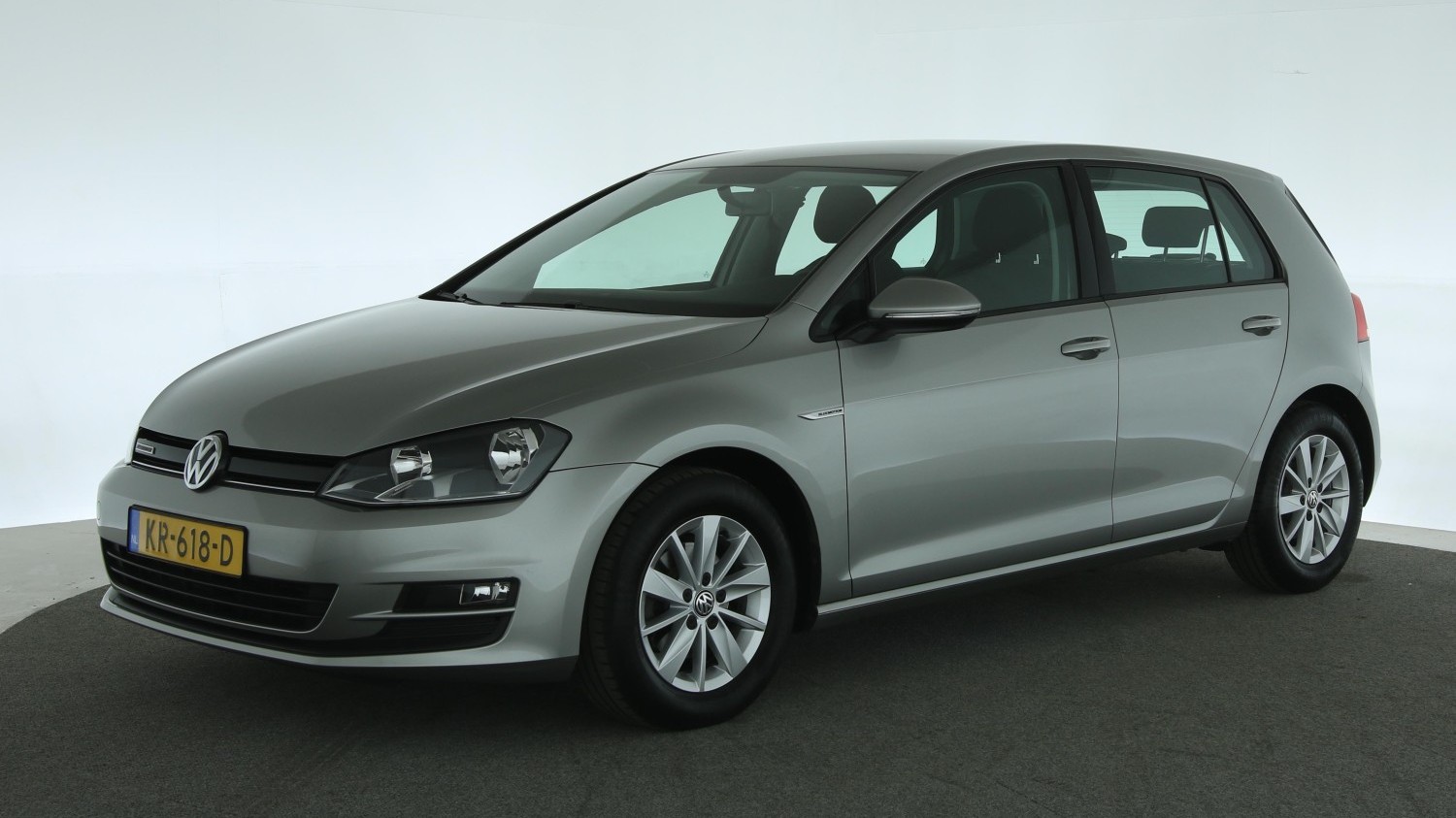 Volkswagen Golf Hatchback 2016 KR-618-D 1