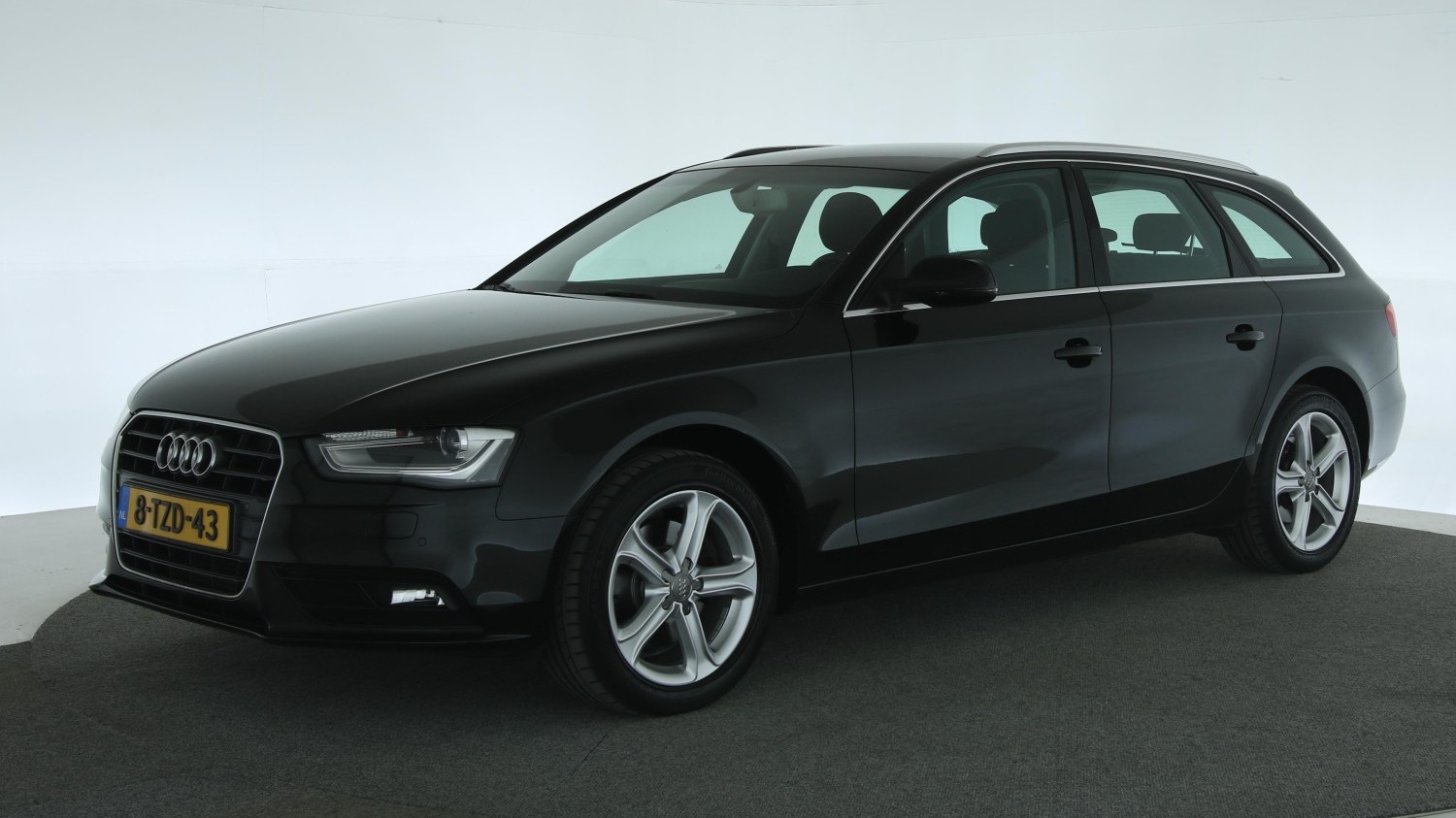 Audi A4 Station 2014 8-TZD-43 1