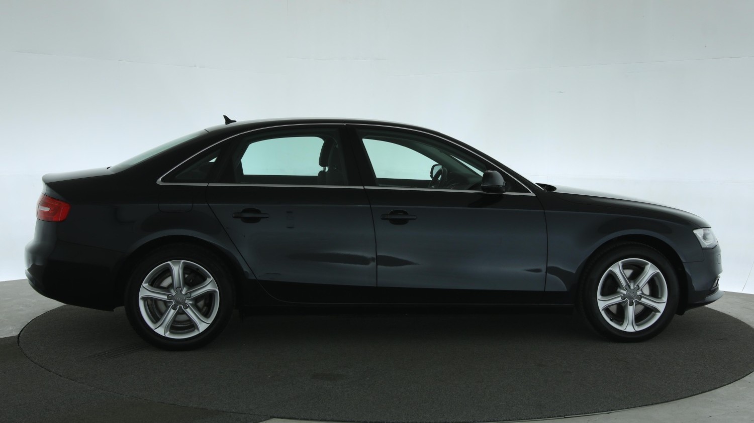 Audi A4 Sedan 2015 GJ-233-T 1