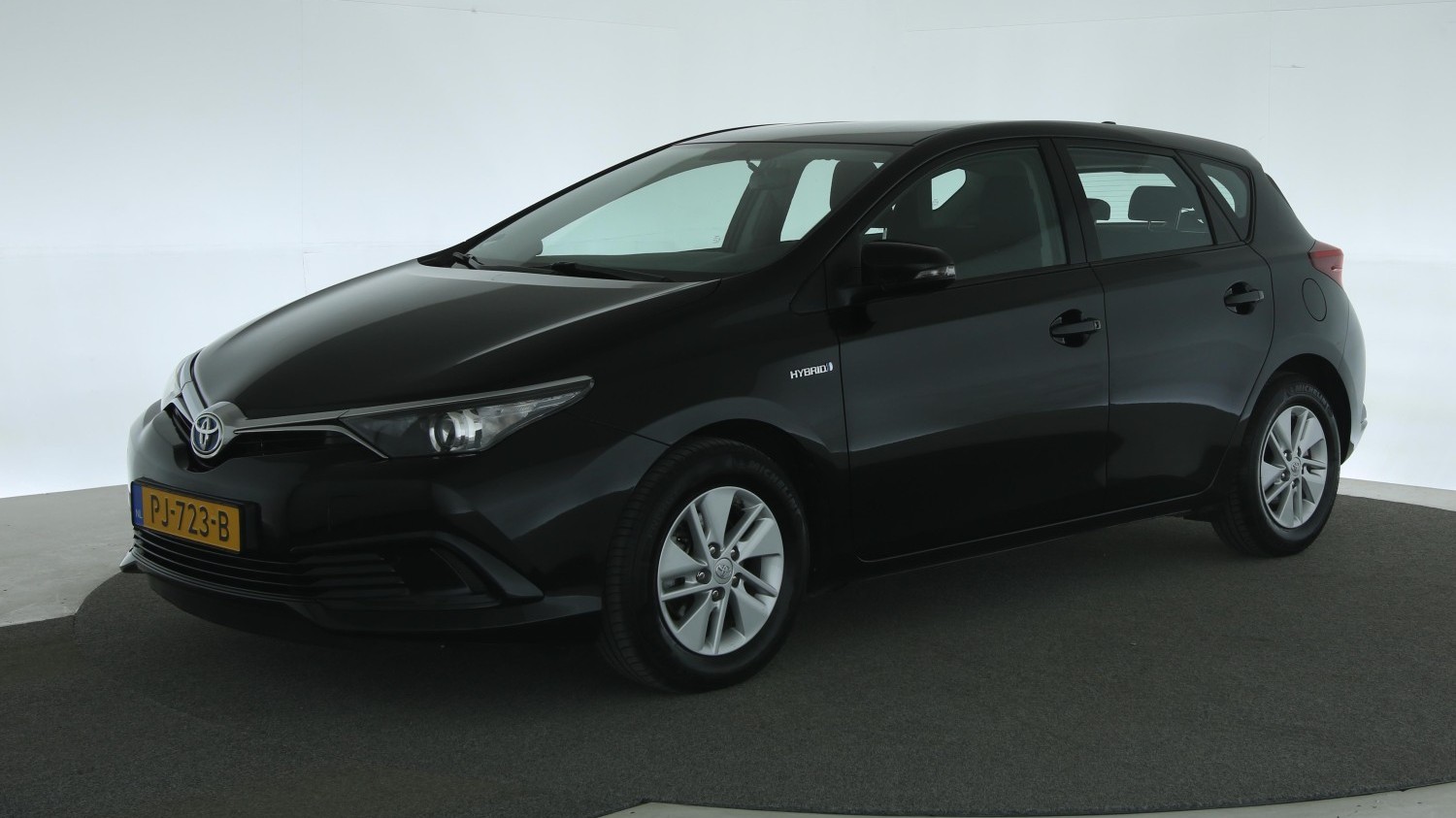 Toyota Auris Hatchback 2017 PJ-723-B 1