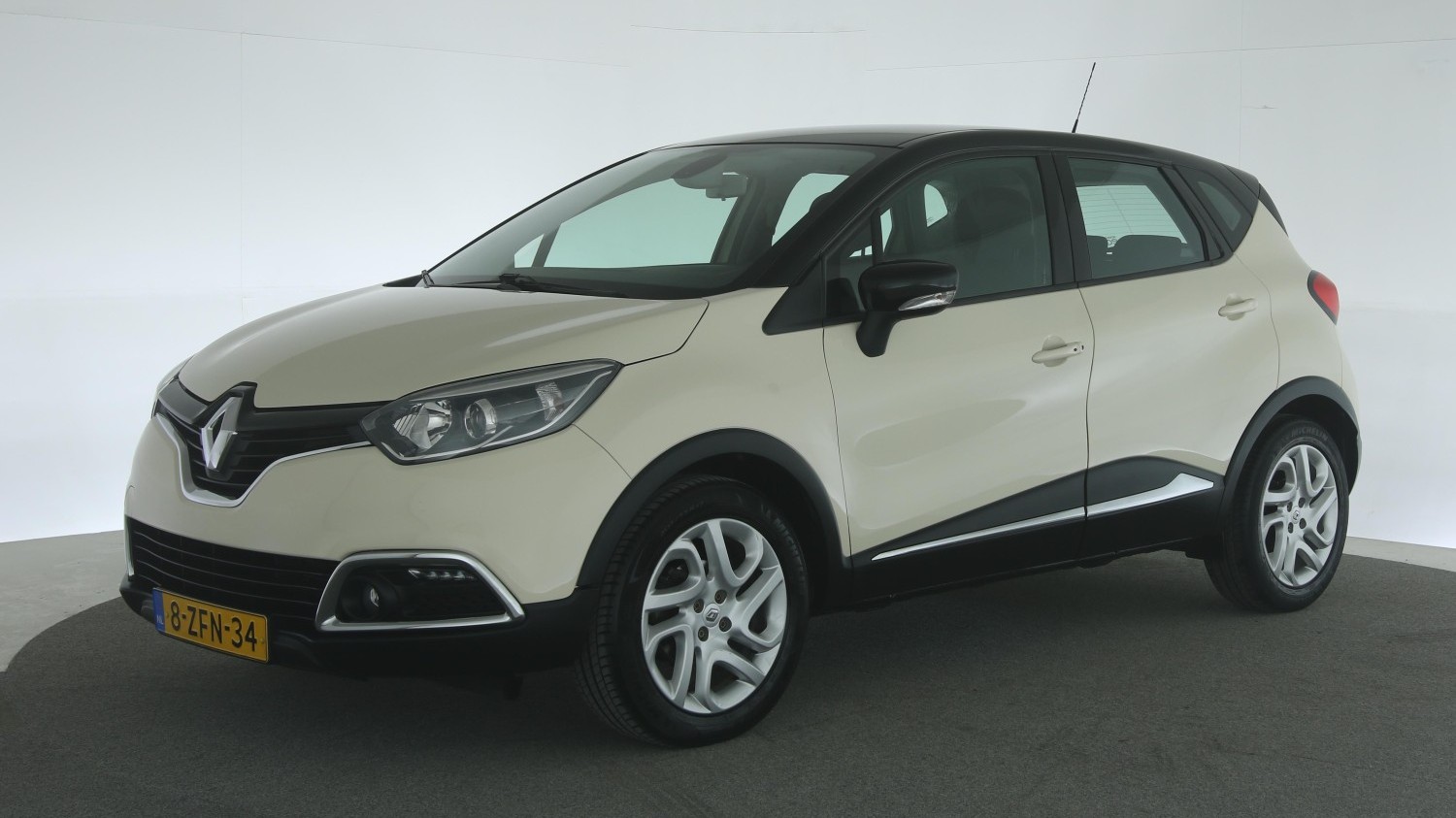 Renault Captur SUV / Terreinwagen 2015 8-ZFN-34 1