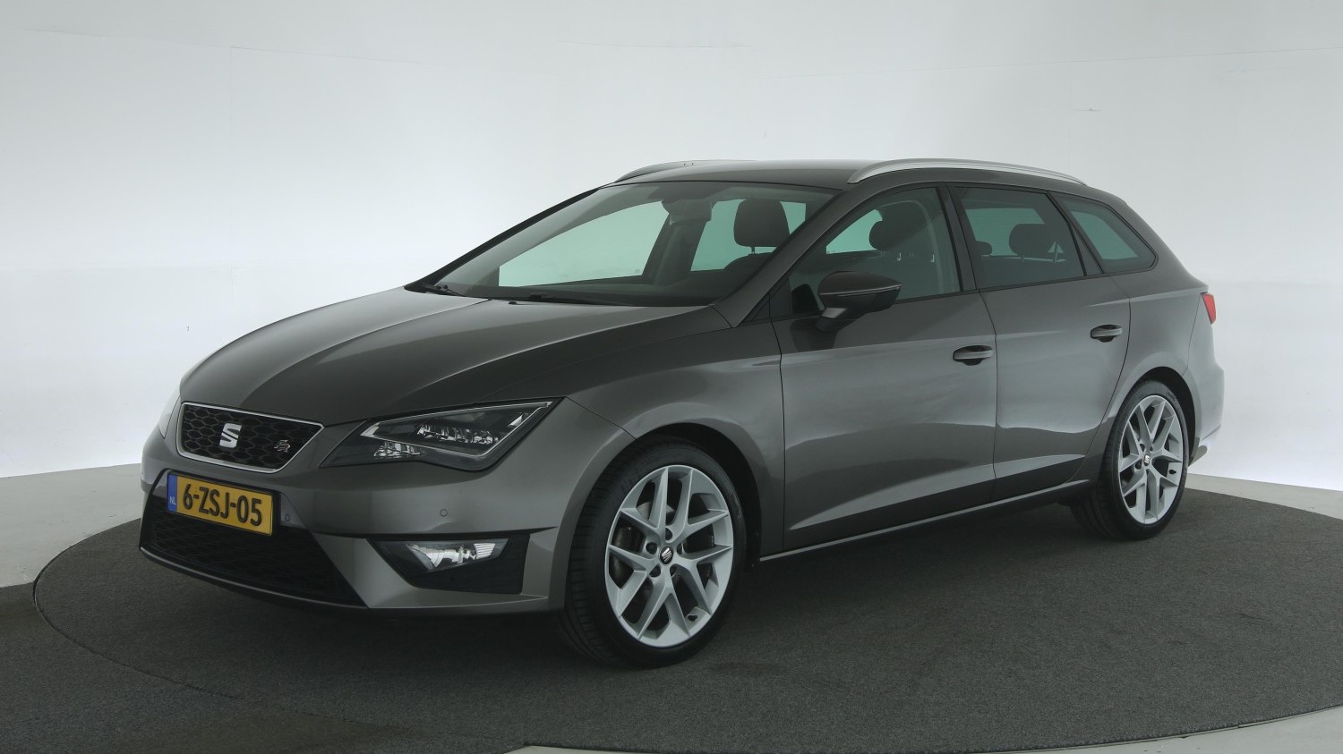 Seat Leon Station 2015 6-ZSJ-05 1