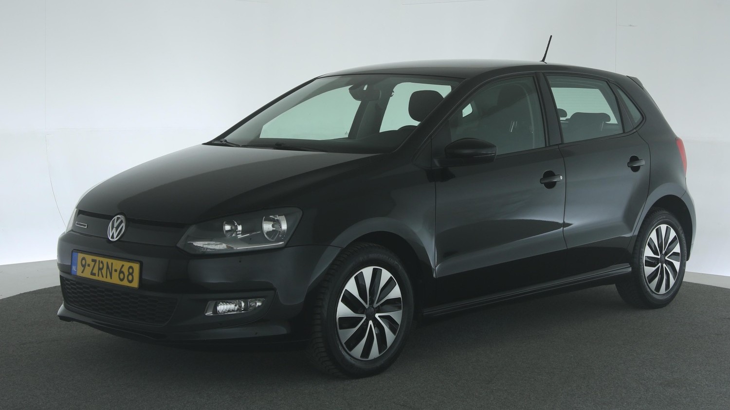 Volkswagen Polo Hatchback 2015 9-ZRN-68 1