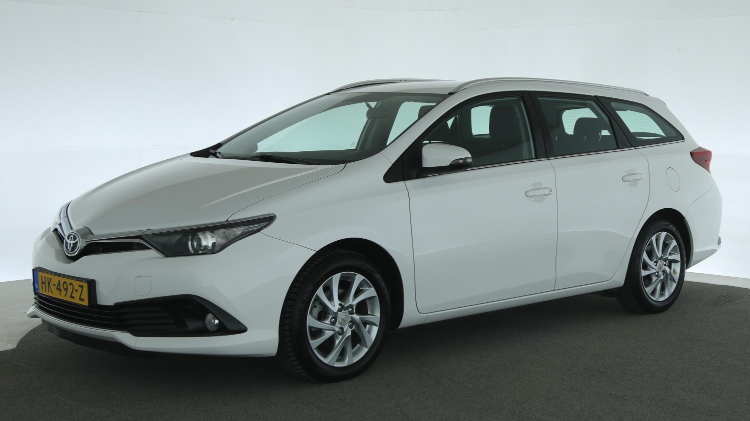 Toyota Auris Station 2015 HK-492-Z 1
