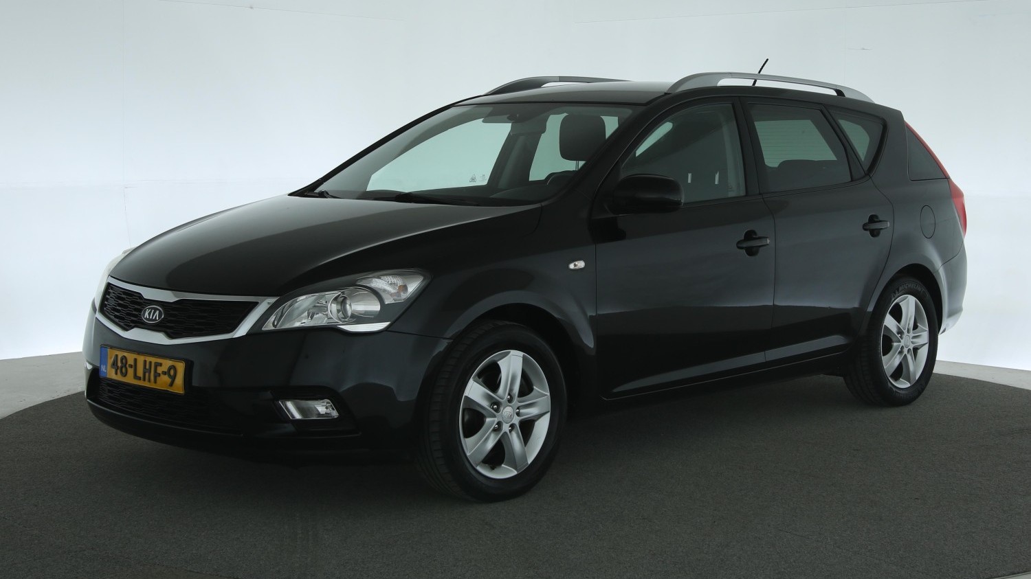 Kia Cee d Station 2010 48-LHF-9 1
