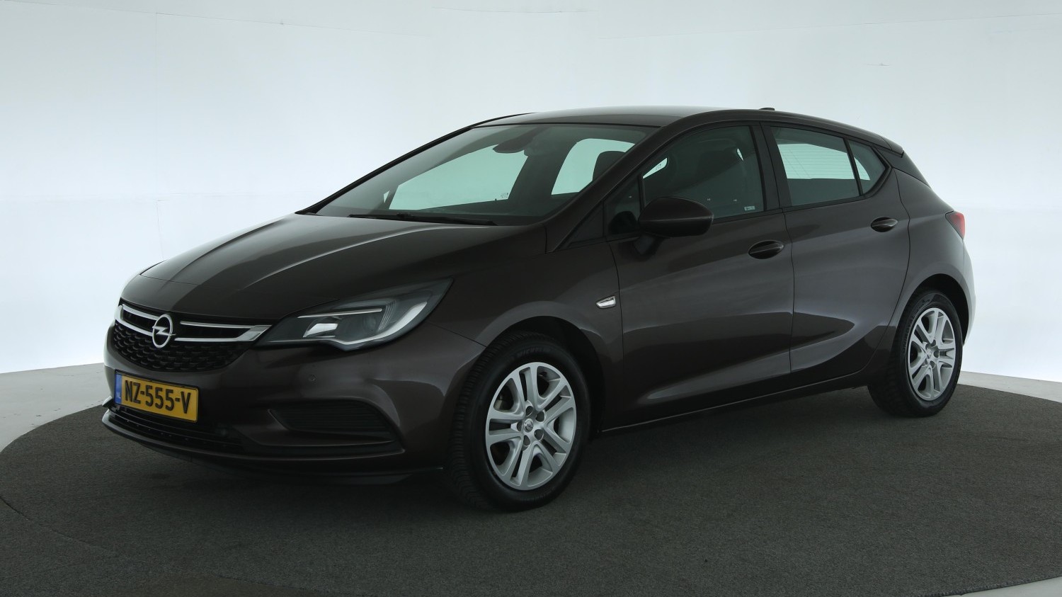 Opel Astra Hatchback 2017 NZ-555-V 1