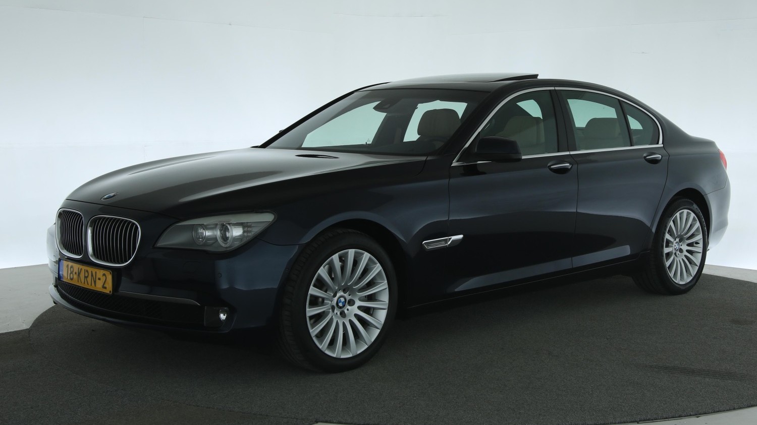 BMW 7-serie Sedan 2010 18-KRN-2 1