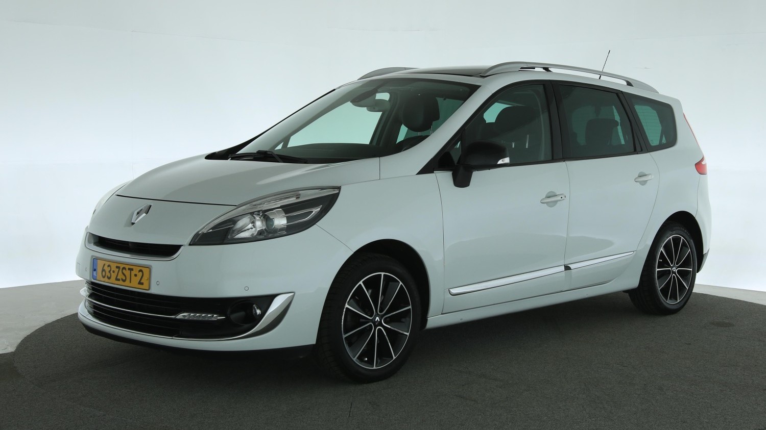 Renault Grand Scenic MPV 2013 63-ZST-2 1