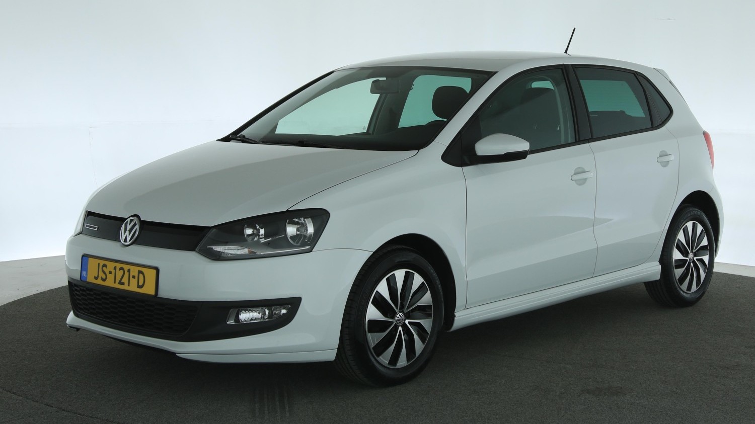 Volkswagen Polo Hatchback 2016 JS-121-D 1