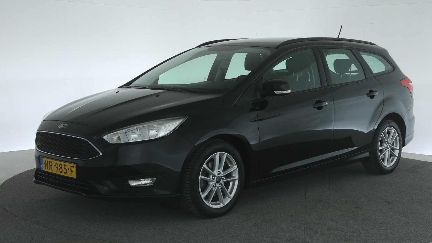 Ford Focus Station 2017 NR-985-F 1