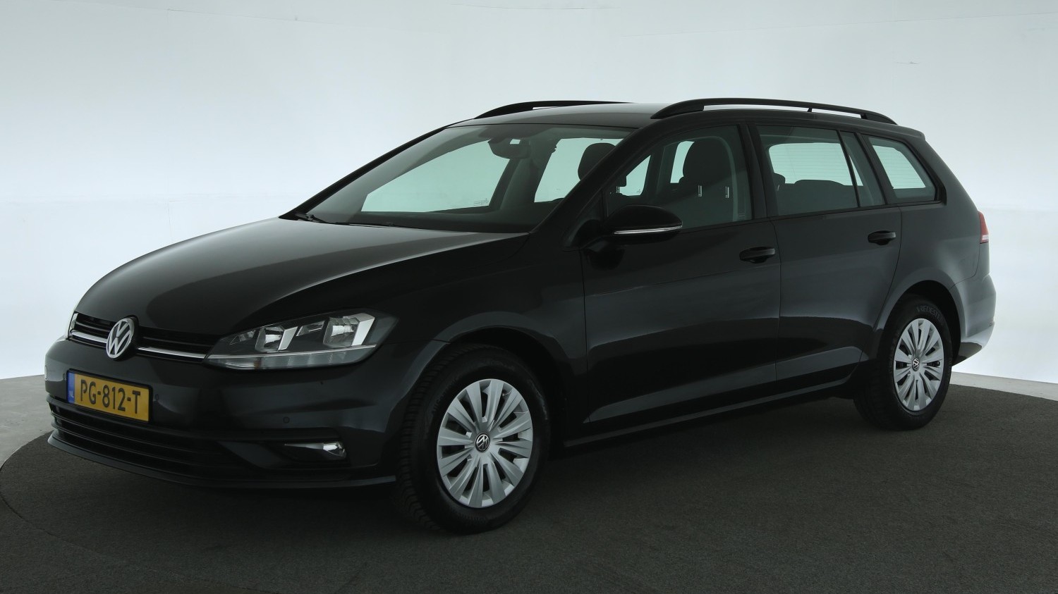 Volkswagen Golf Station 2017 PG-812-T 1