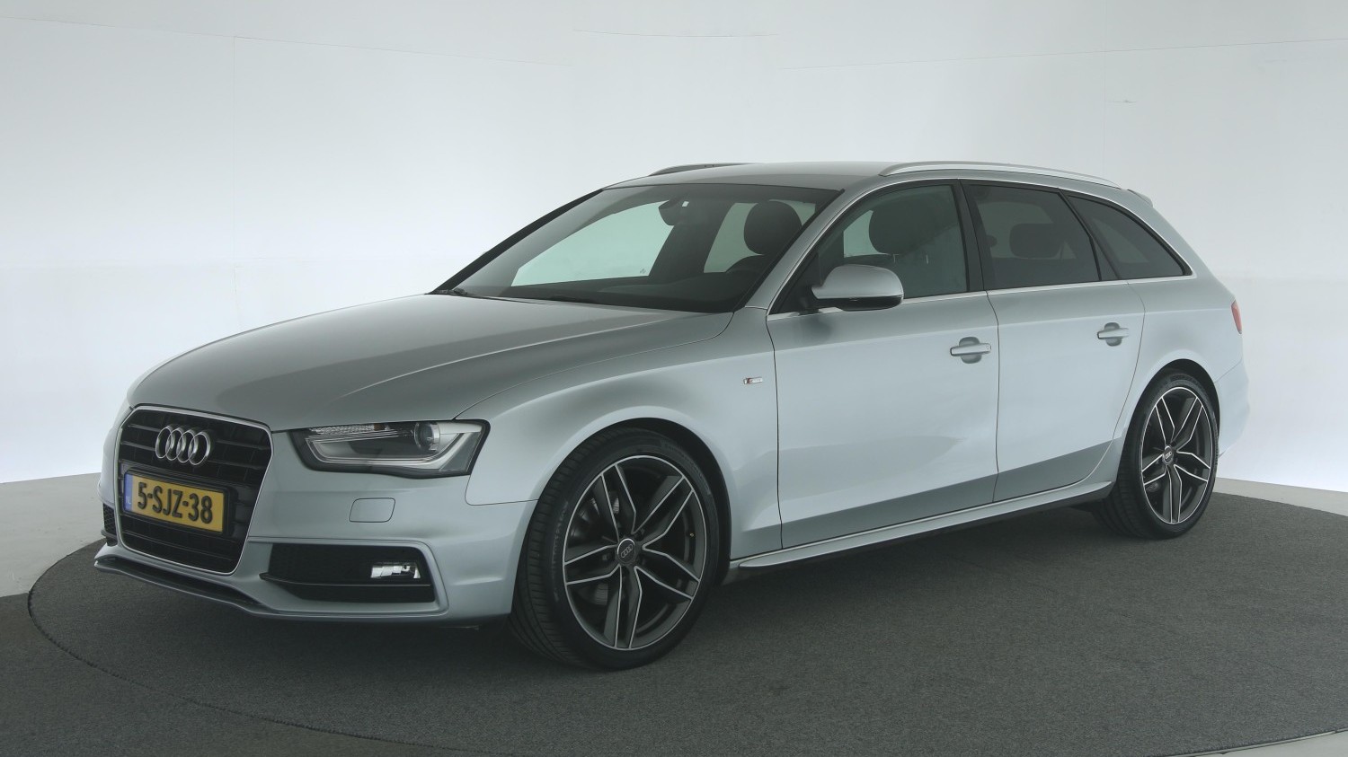 Audi A4 Station 2013 5-SJZ-38 1