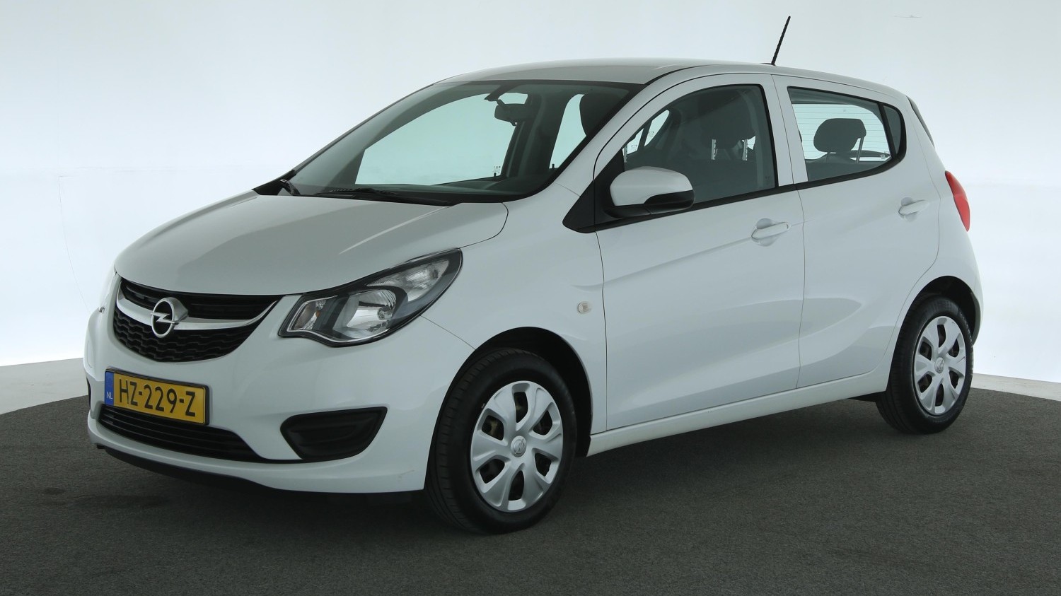 Opel Karl Hatchback 2016 HZ-229-Z 1