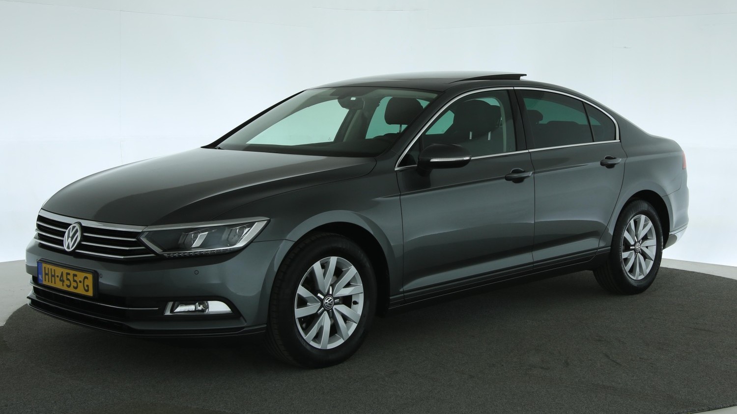 Volkswagen Passat Sedan 2015 HH-455-G 1