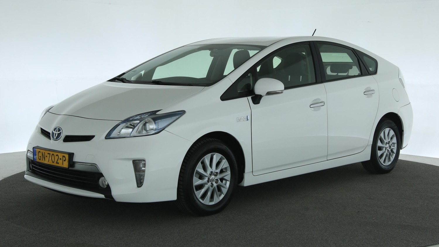 Toyota Prius Hatchback 2015 GN-702-P 1