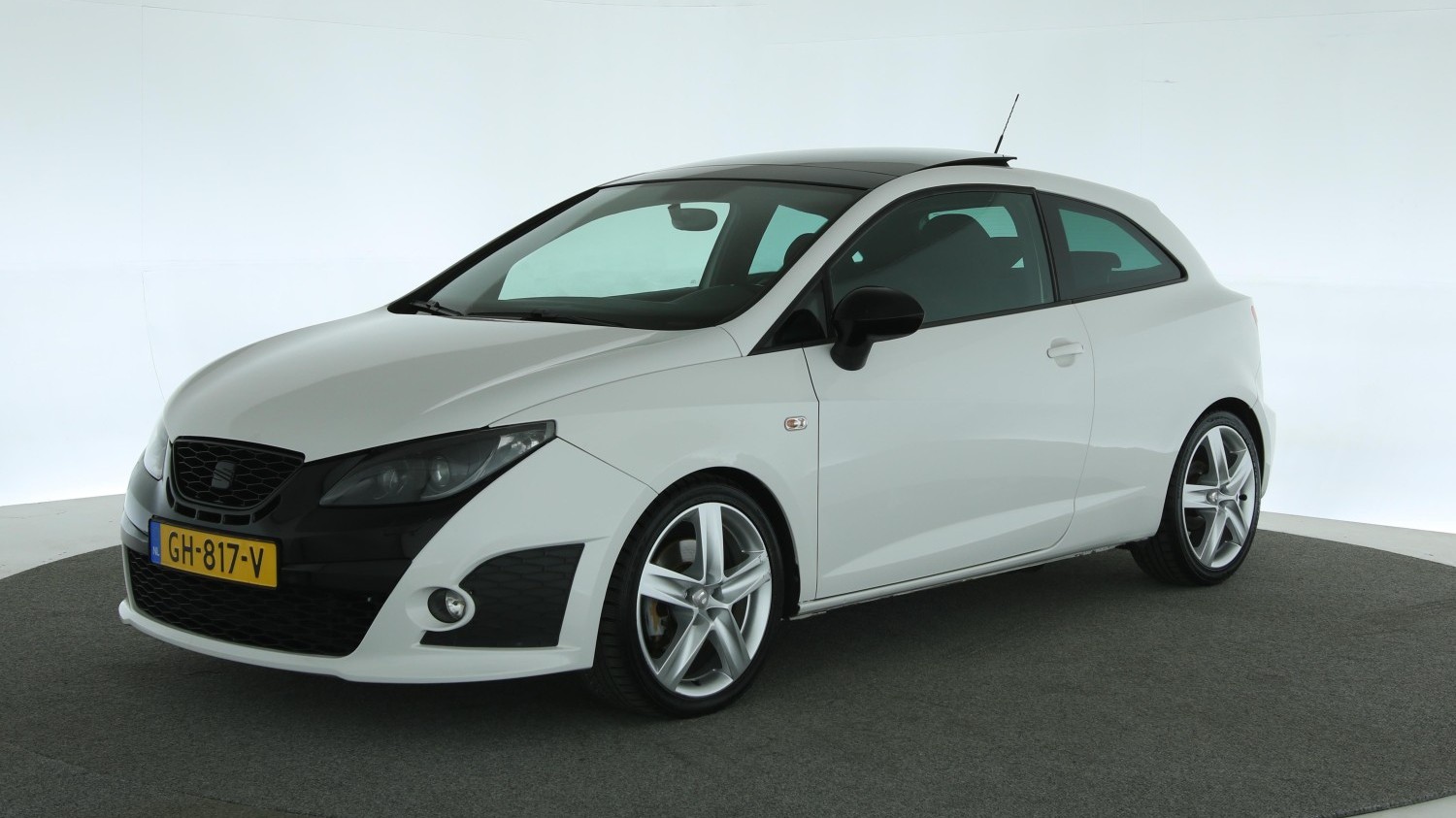 Seat Ibiza Hatchback 2010 GH-817-V 1