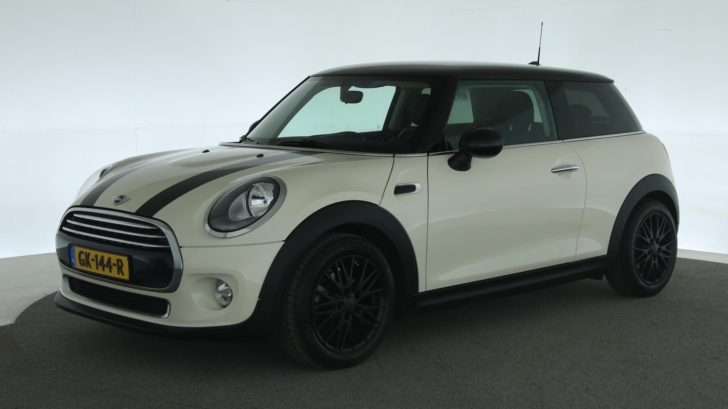 Mini Cooper Hatchback 2015 GK-144-R 1