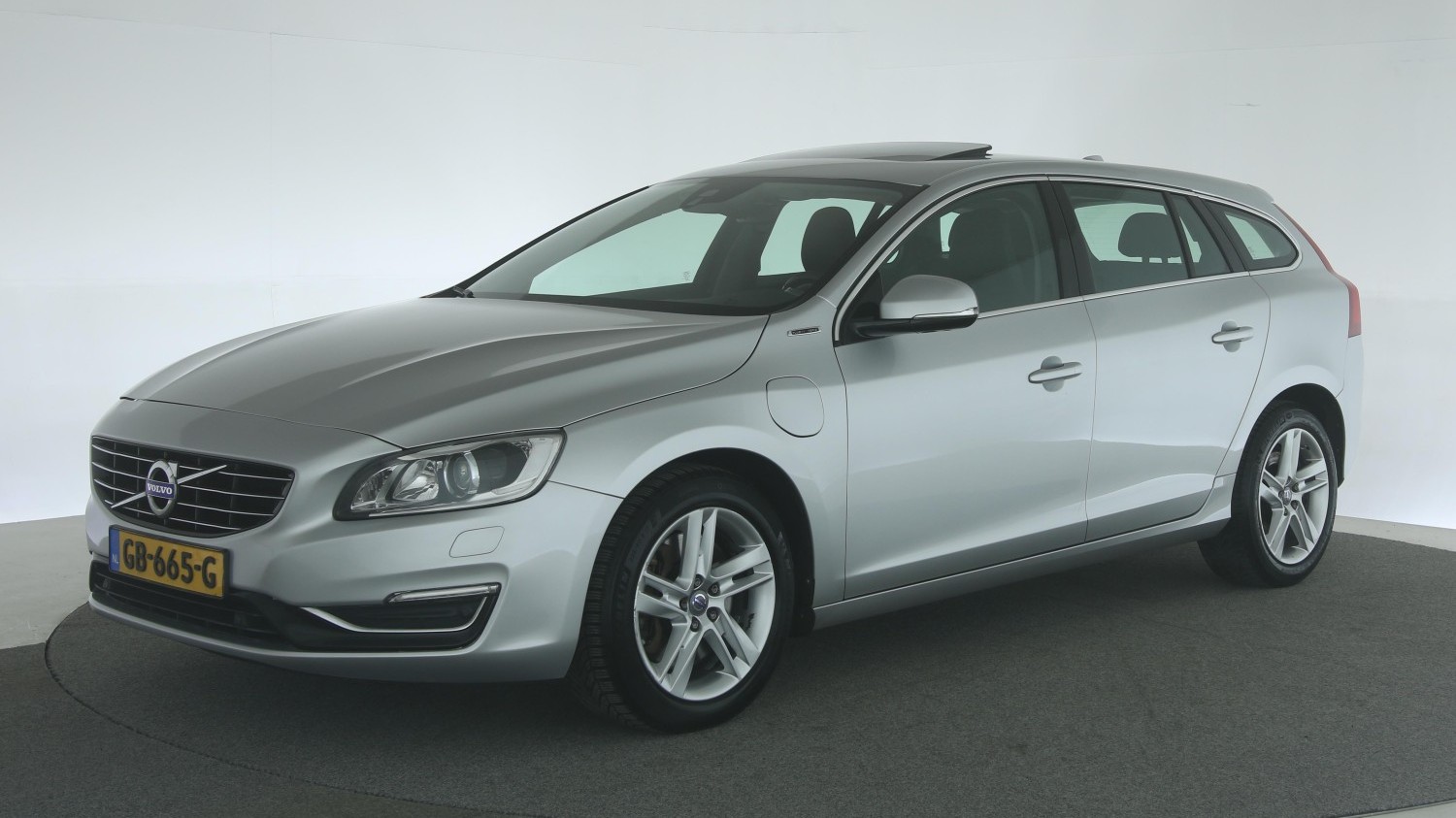 Volvo V60 Station 2015 GB-665-G 1