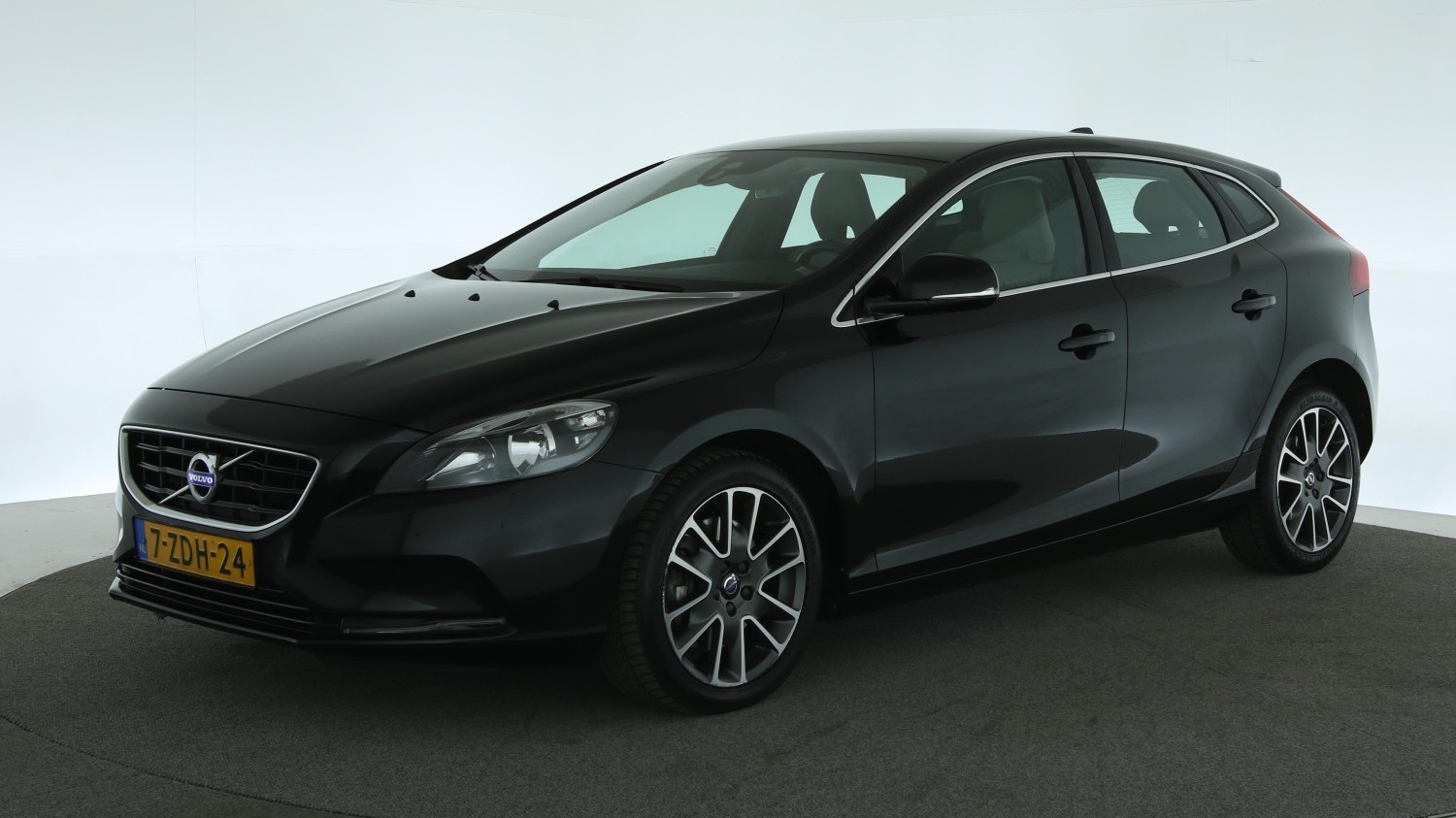 Volvo V40 Hatchback 2014 7-ZDH-24 1