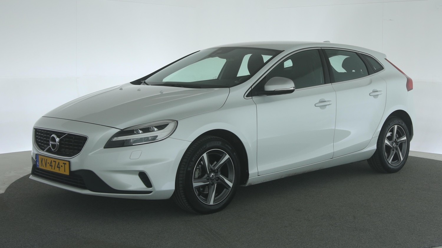 Volvo V40 Hatchback 2016 KV-474-T 1