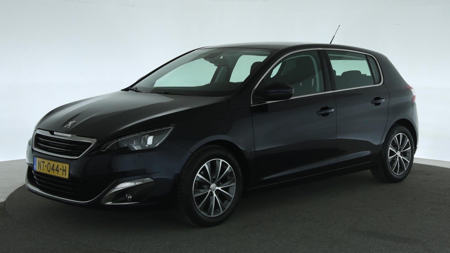 Peugeot 308 Hatchback 2017 NT-044-H 1