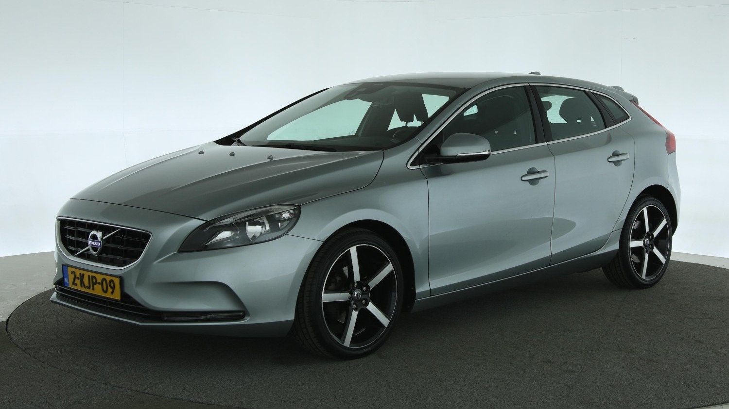 Volvo V40 Hatchback 2013 2-KJP-09 1