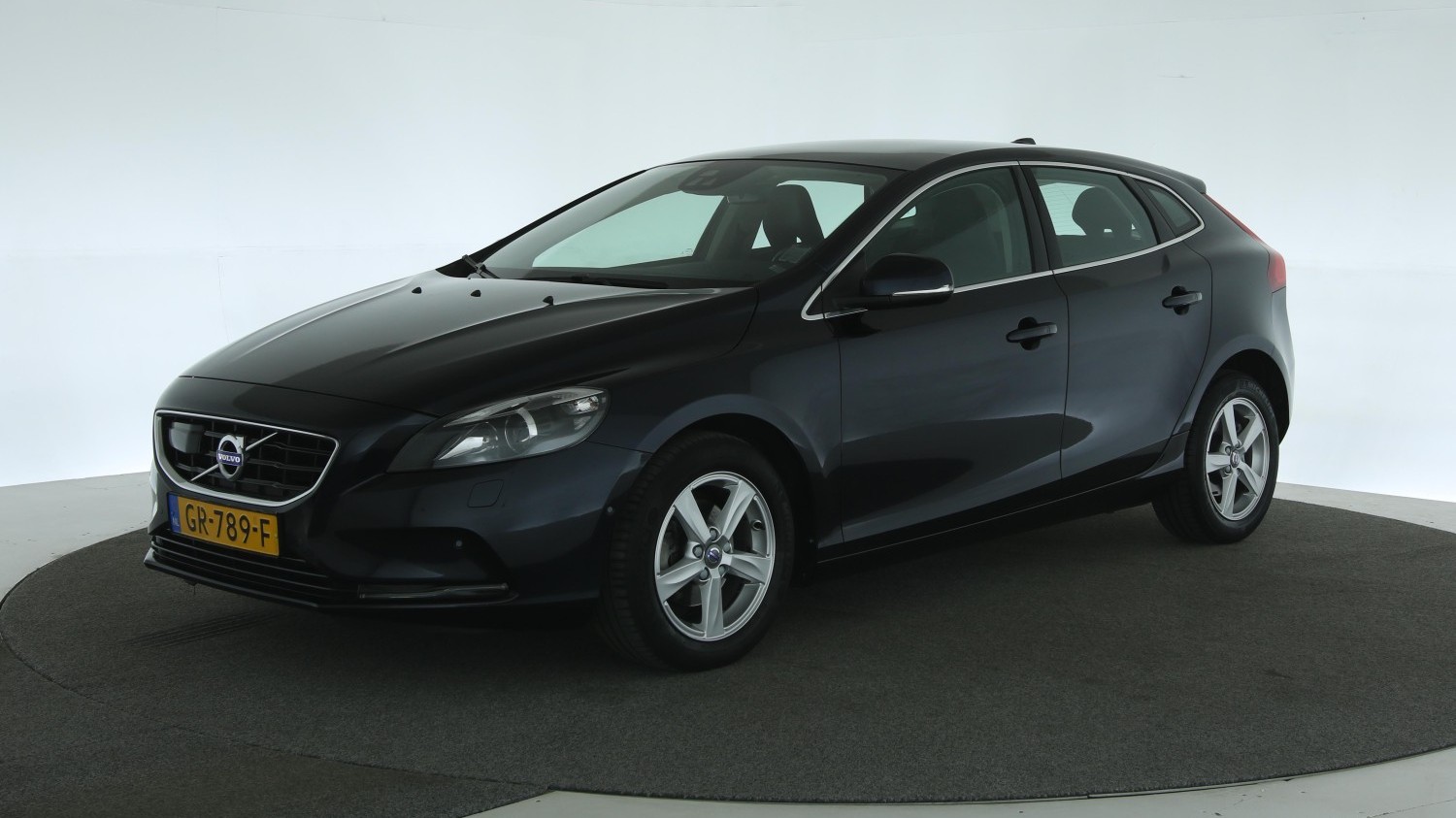 Volvo V40 Hatchback 2015 GR-789-F 1
