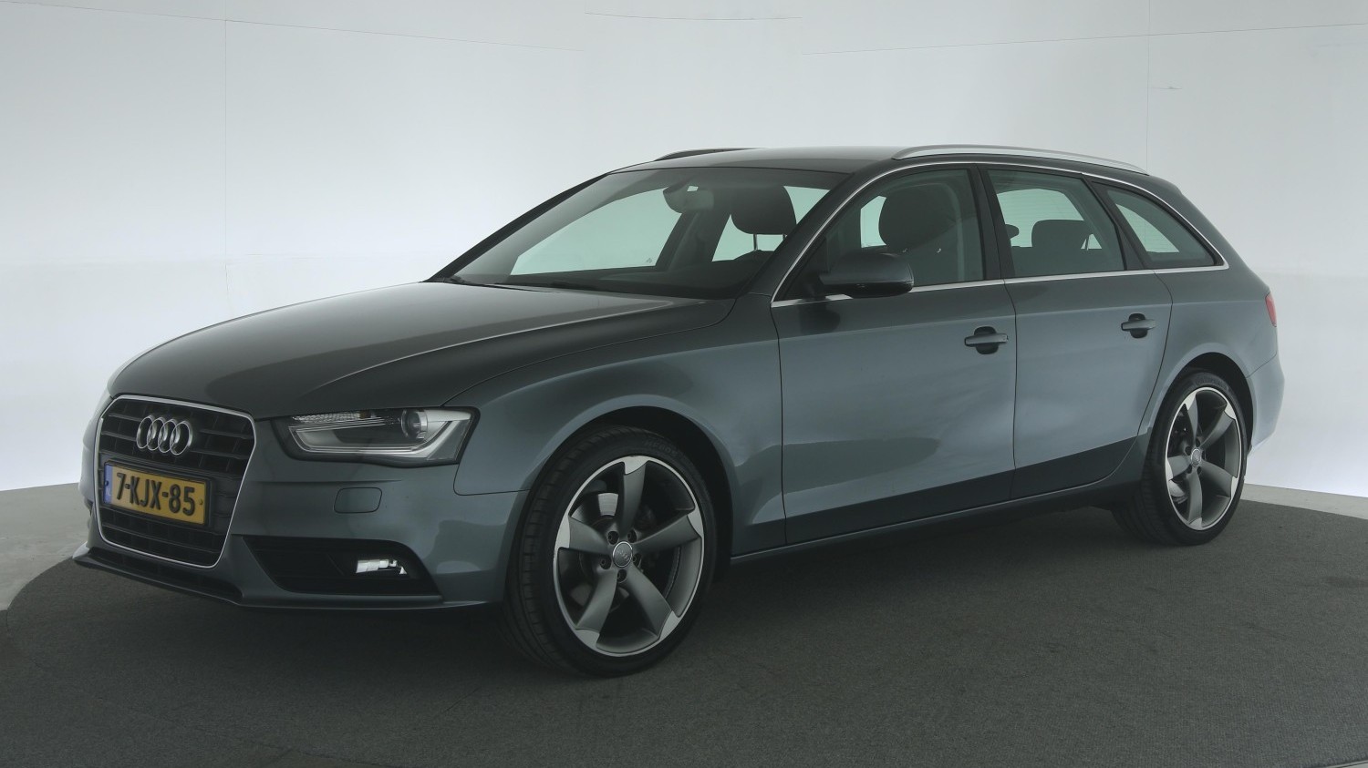 Audi A4 Station 2013 7-KJX-85 1