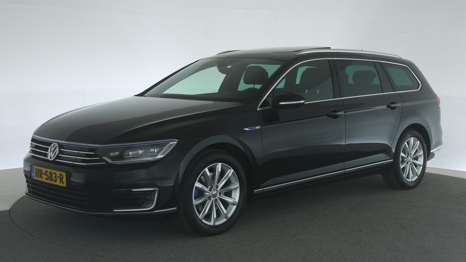 Volkswagen Passat Station 2015 HR-583-R 1