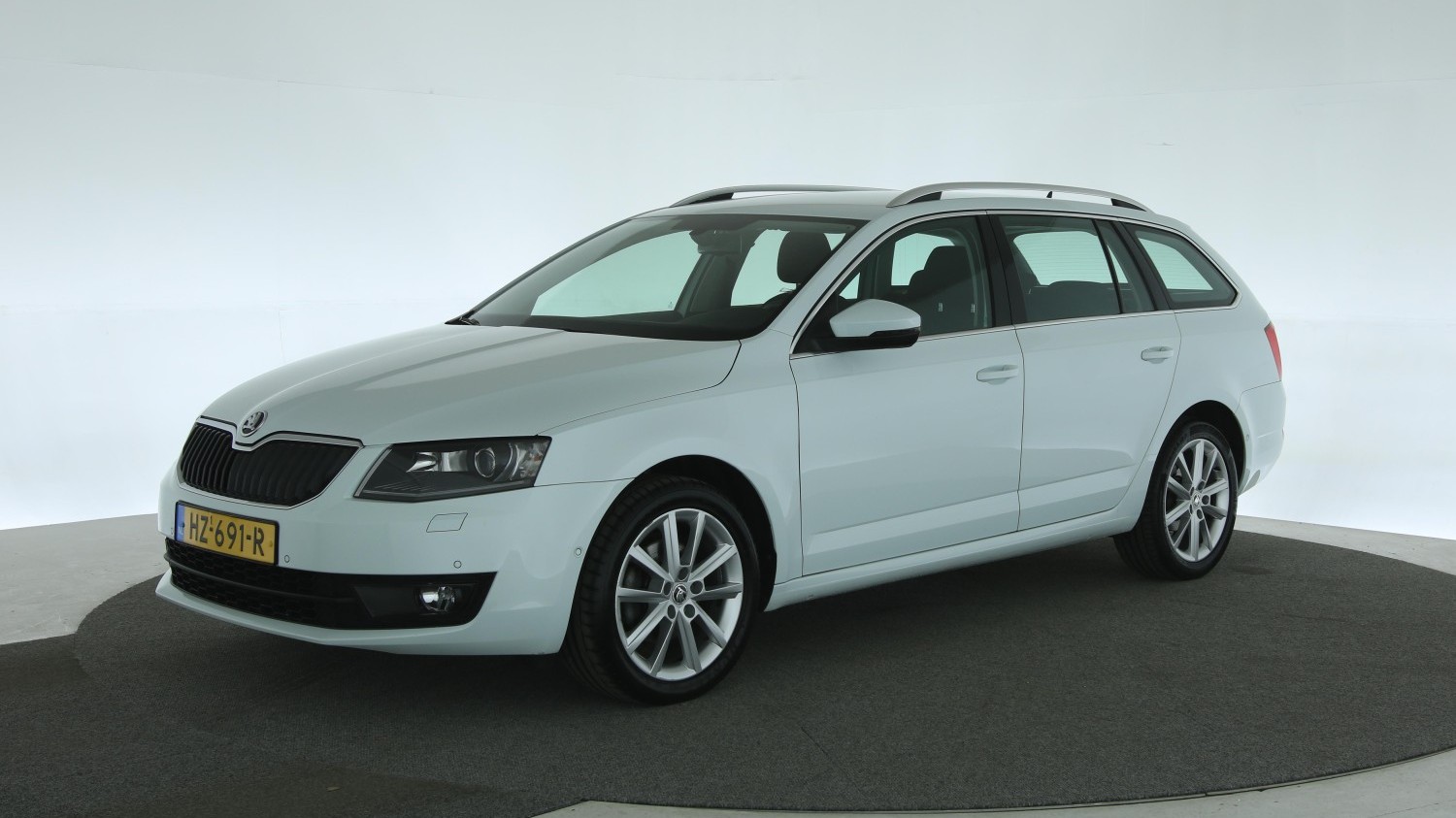 Skoda Octavia Station 2016 HZ-691-R 1