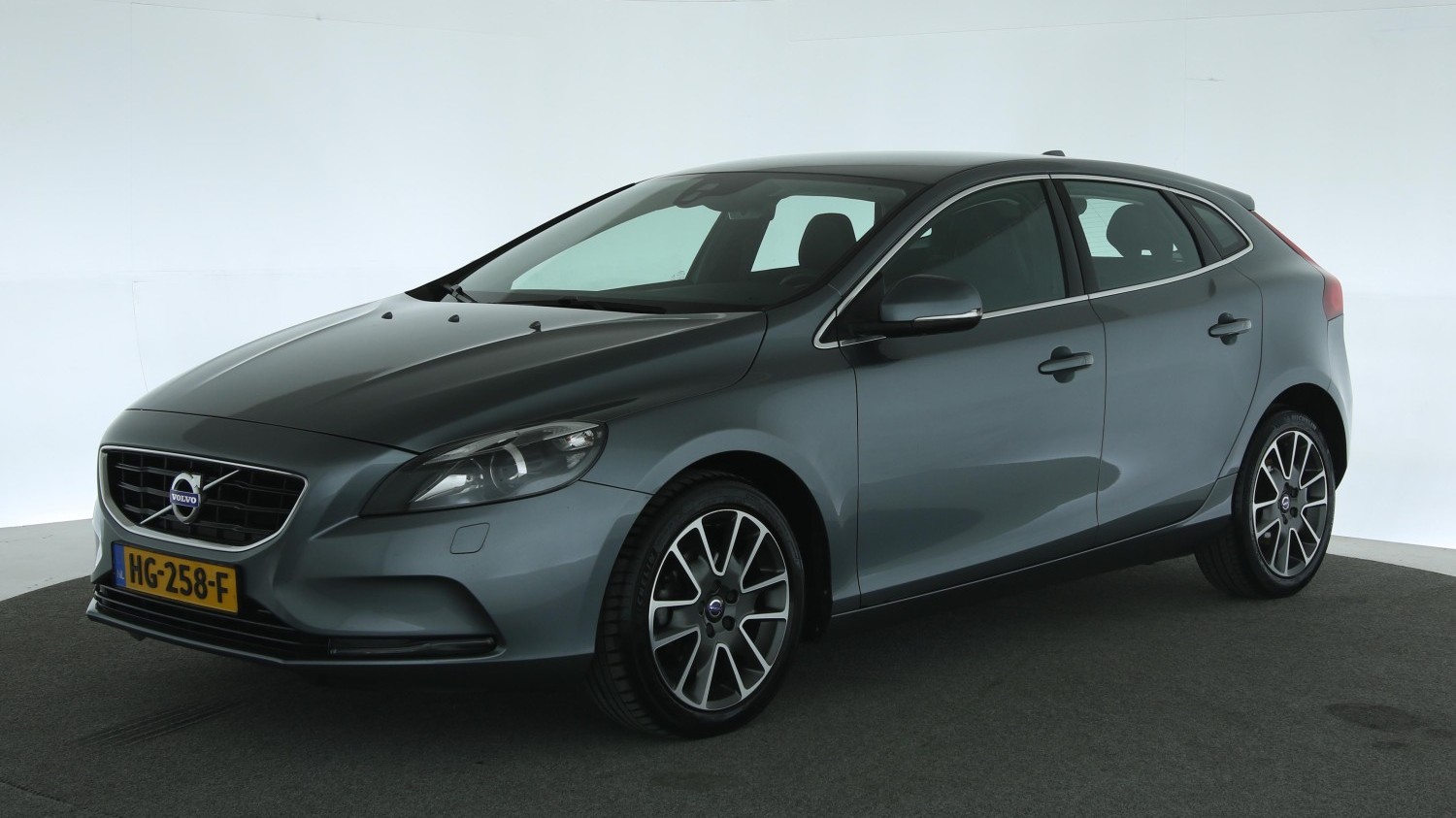 Volvo V40 Hatchback 2015 HG-258-F 1