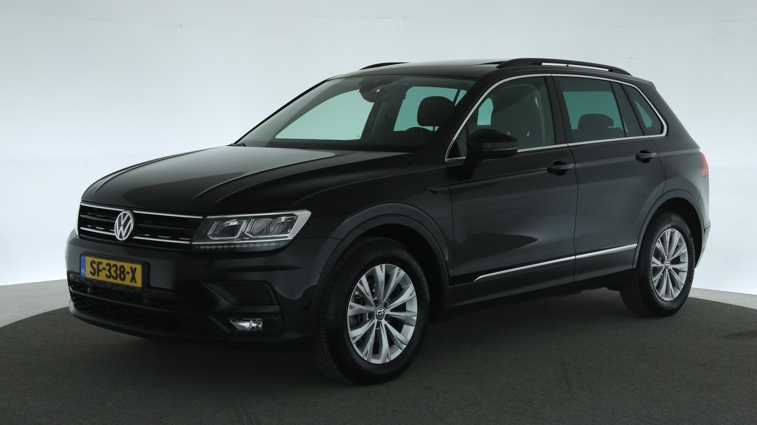Volkswagen Tiguan SUV / Terreinwagen 2018 SF-338-X 1
