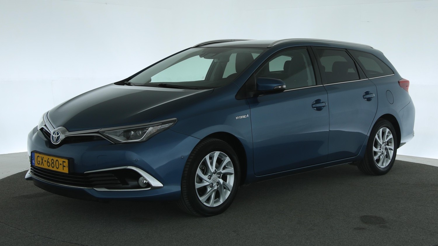 Toyota Auris Station 2015 GX-680-F 1