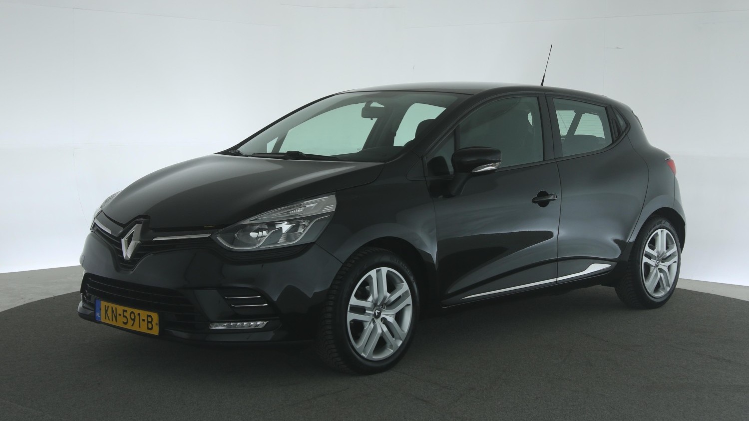 Renault Clio Hatchback 2016 KN-591-B 1