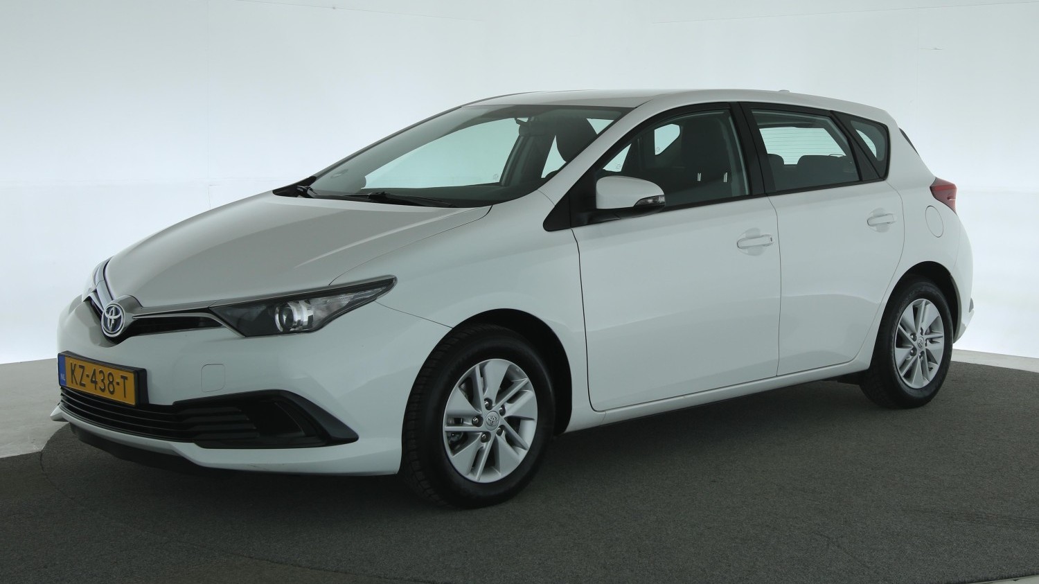 Toyota Auris Hatchback 2017 KZ-438-T 1