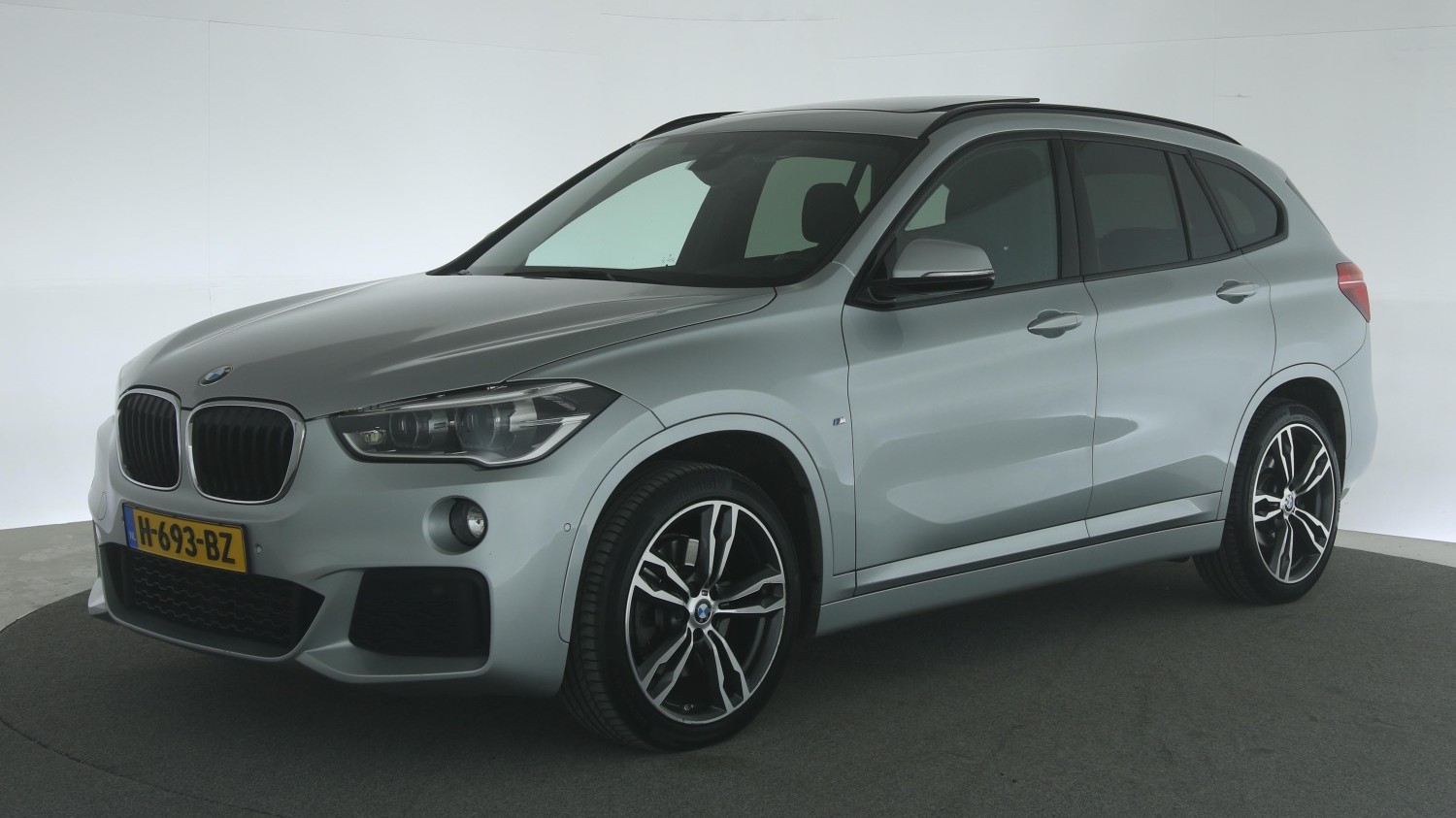 BMW X1 Hatchback 2016 H-693-BZ 1